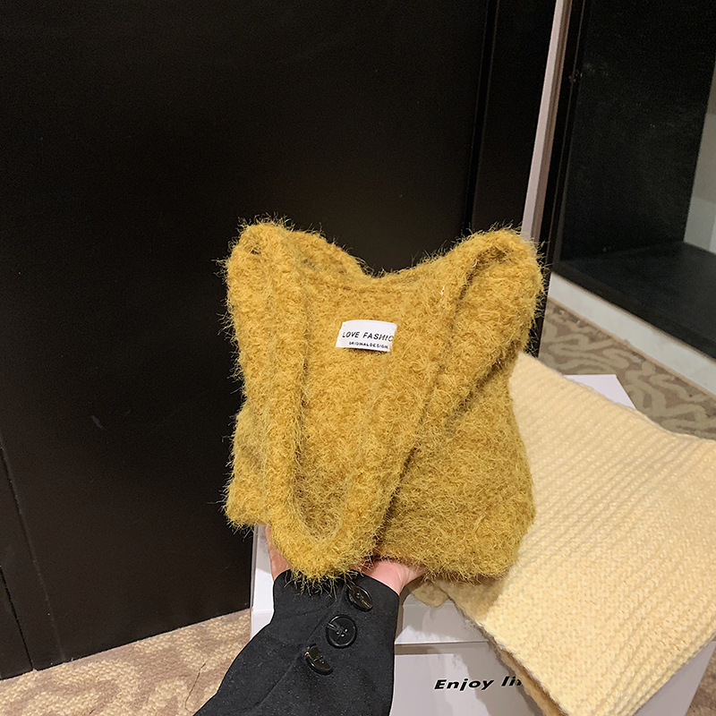 Fashionable and simple woolen single-shoulder bag for women, a new spring 2025 trendy commuter handbag and underarm bag full figure