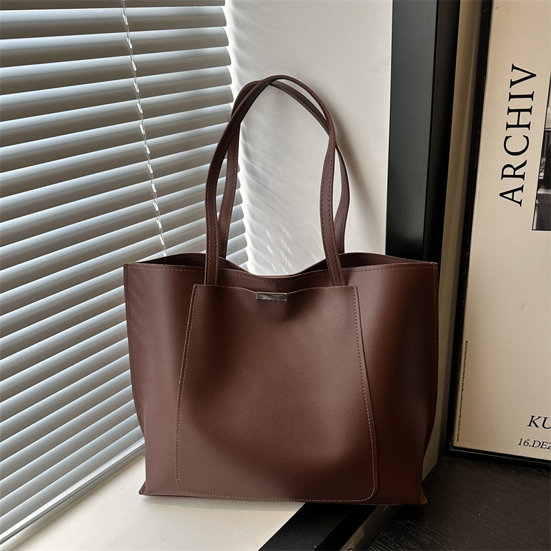 Large-capacity women's trendy and fashionable commuter tote bag handbag, 2024 new minimalist style fashionable single-shoulder bag full figure