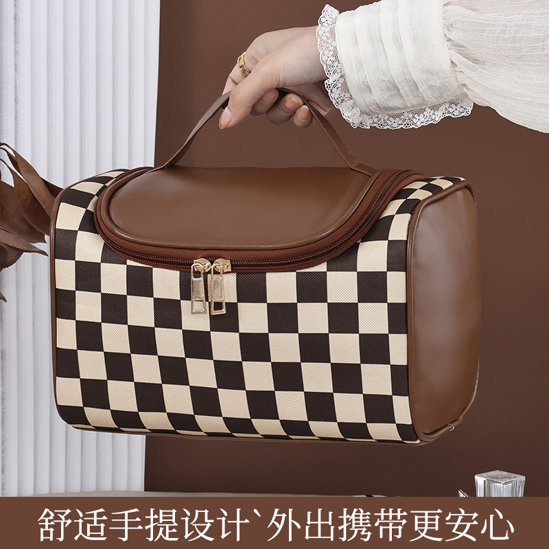 A large-capacity, high-end, waterproof, large-capacity storage bag with an ins style, a niche makeup bag Application Scenario