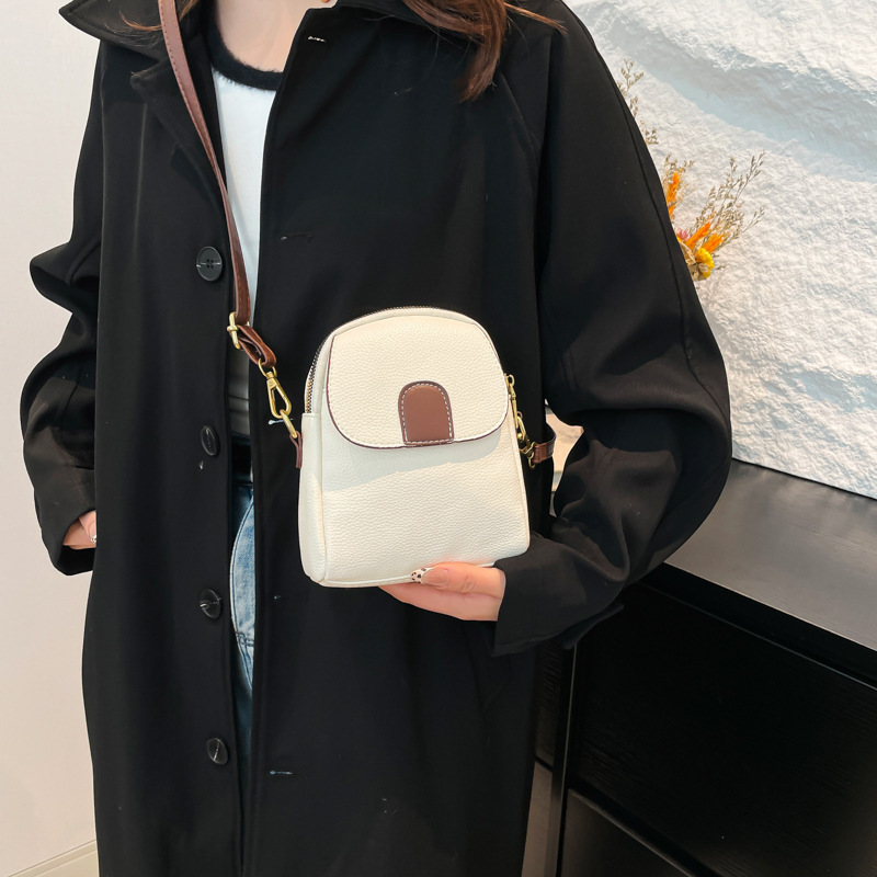 Street minimalist women's bag, small bag, phone bag, 2024 new crossbody bag, Korean-style trendy and fashionable single-shoulder bag details Picture