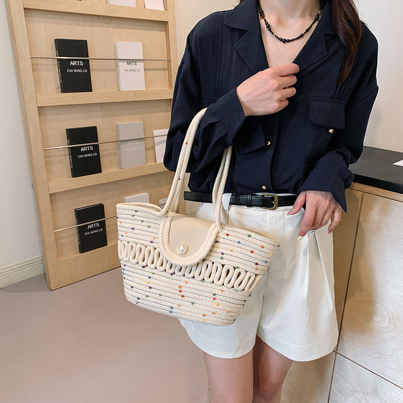 Fashionable and simple woven bag 2024 new style casual, trendy and personalized crossbody bag, large capacity bucket beach bag, cross-border Application Scenario