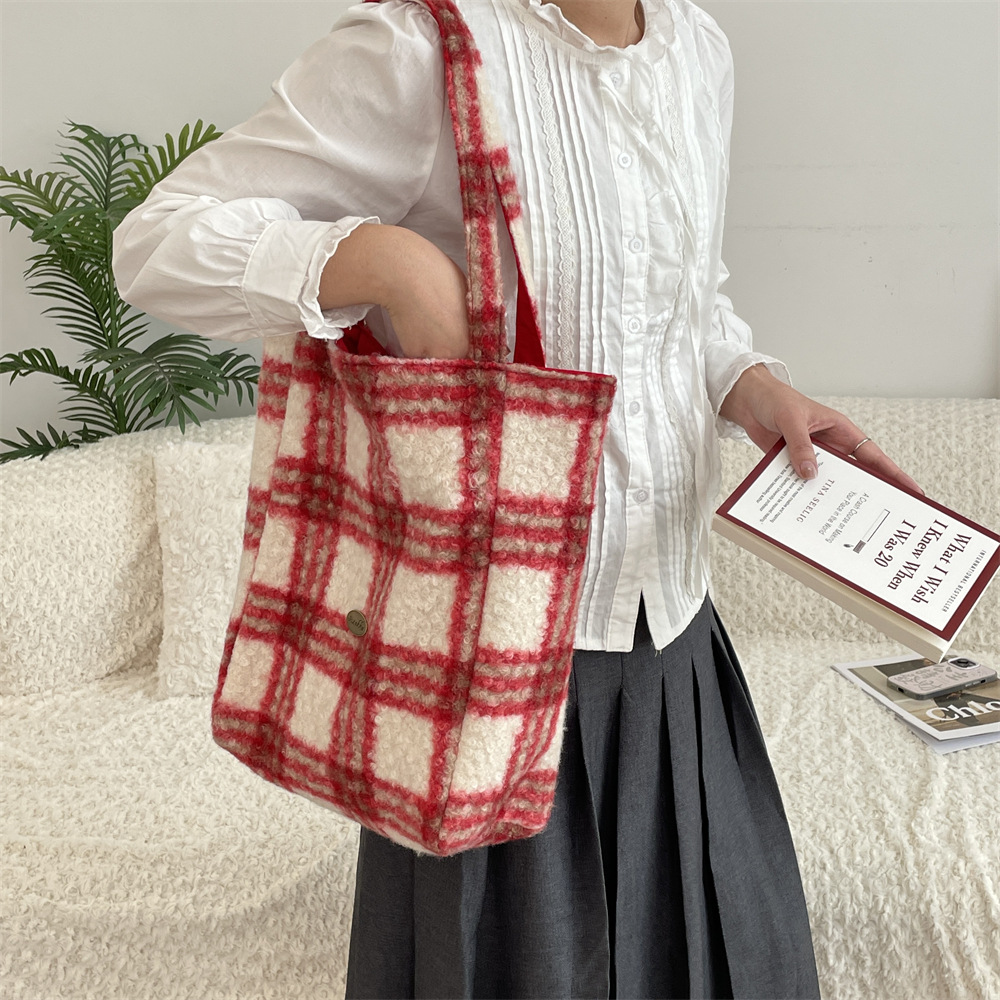 411203 Autumn/Winter New checkered vertical striped plush Korean ins style double-sided dual-purpose large capacity single-shoulder tote bag Specification drawing