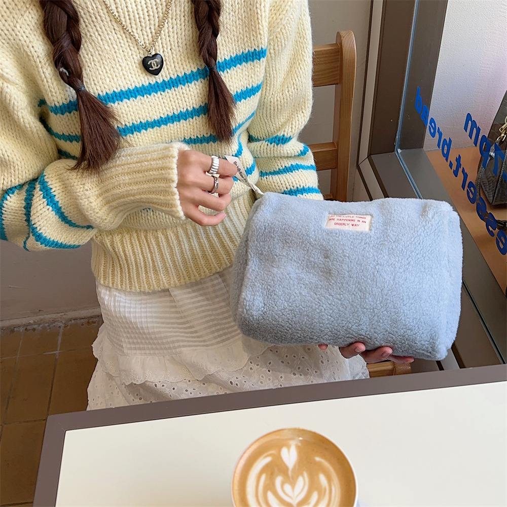 310153 Autumn and Winter large-capacity makeup bag, lamb plush skin care product storage bag, toiletry bag inner liner, travel bag Specification drawing