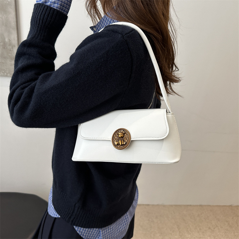 New solid-color bags for winter 2024, crossbody women's bags, underarm handbags, large-capacity, high-quality commuter bags details Picture