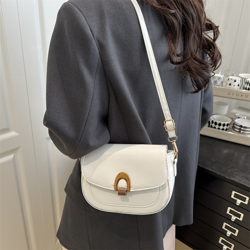 Fashionable and casual saddle bag for women, Spring 2025 new retro, simple and artistic single-shoulder bag, stylish and trendy women's bag details Picture