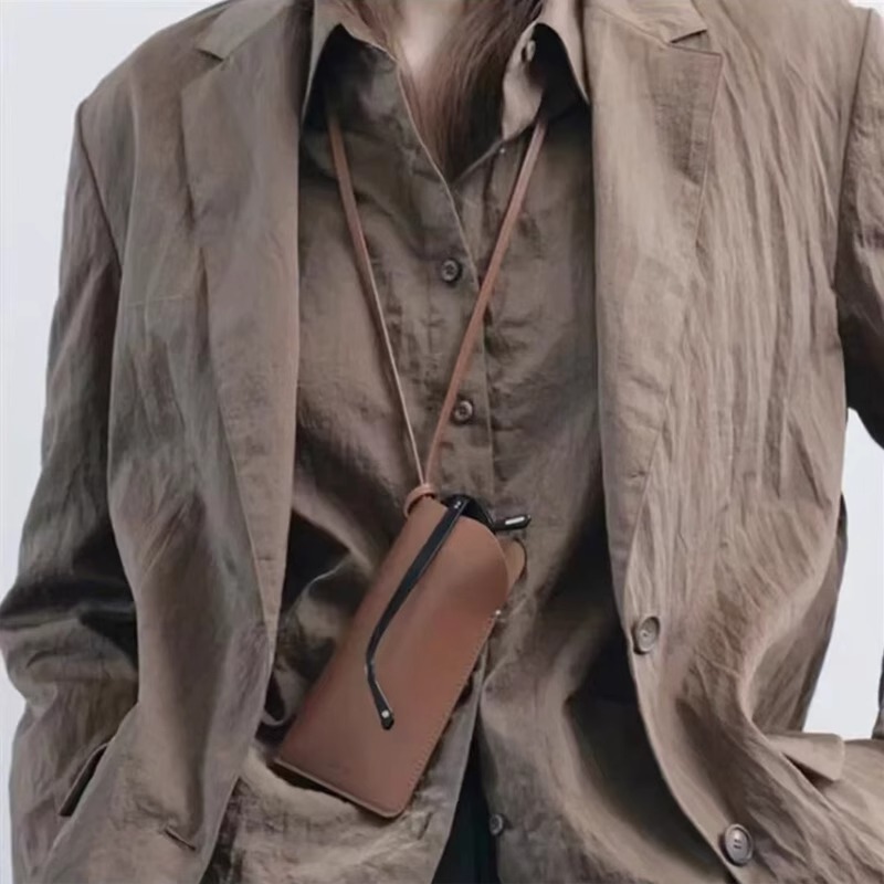 The new leather mini glasses bag for women in 2025, made of top-grain cowhide, is popular this year. It's a mini bag for women to carry diagonally on one shoulder Application Scenario