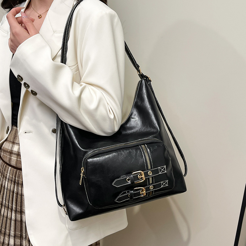 The 2025 new Senmeng bag features a feminine, college-style student single-shoulder bag with a belt and decorative buckle, as well as a motorcycle underarm bag details Picture