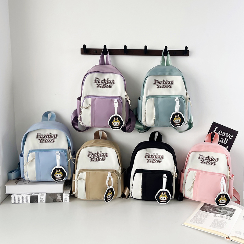 A new large-capacity, simple, fashionable and versatile backpack for junior high school, senior high school and college students in the Korean style of Instagram Application Scenario
