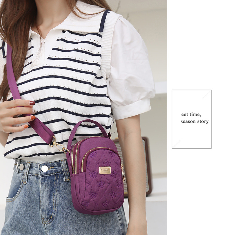 New fashionable crossbody small bag, women's mini handbag, embroidered casual phone case, versatile nylon coin purse Application Scenario