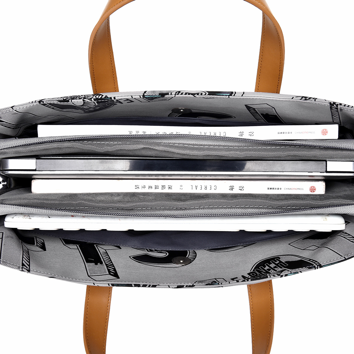 2023 New printed handbag for women, versatile and elegant, multi-layered large-capacity shockproof laptop bag for women Application Scenario