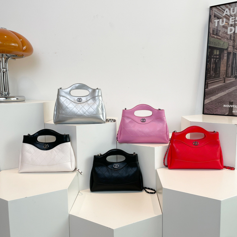 High-end chanel-style chain diamond-shaped bag for women 2025 new style, fashionable and versatile, small gold ball player single-shoulder crossbody bag Application Scenario