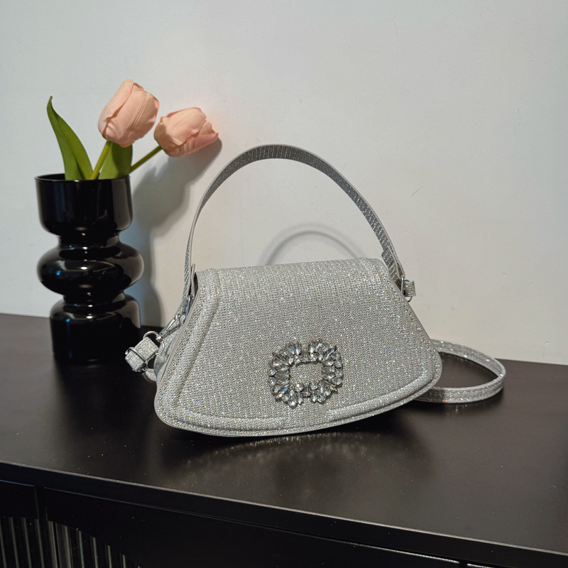 2025 New fashion, niche and simple single-shoulder bag, retro crossbody bag, women's spring fashion, small square under the armpits, women full figure