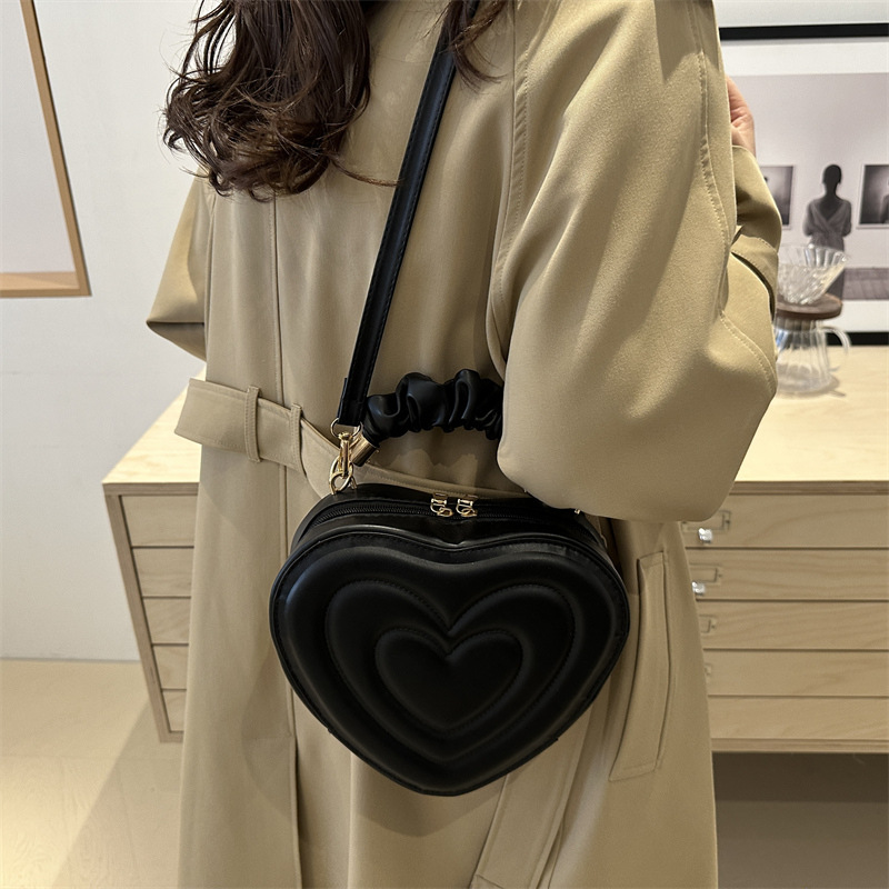 Retro solid color embossed small bag for women, 2024 new style, fashionable and trendy casual single-shoulder bag, texture, slanted cross heart bag details Picture