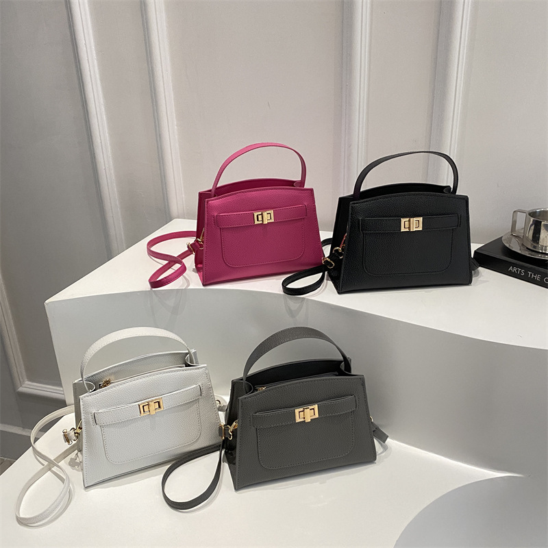 High-quality single-shoulder crossbody bag for women, new spring 2025 fashion handbag, cross-border trendy bag for women Application Scenario