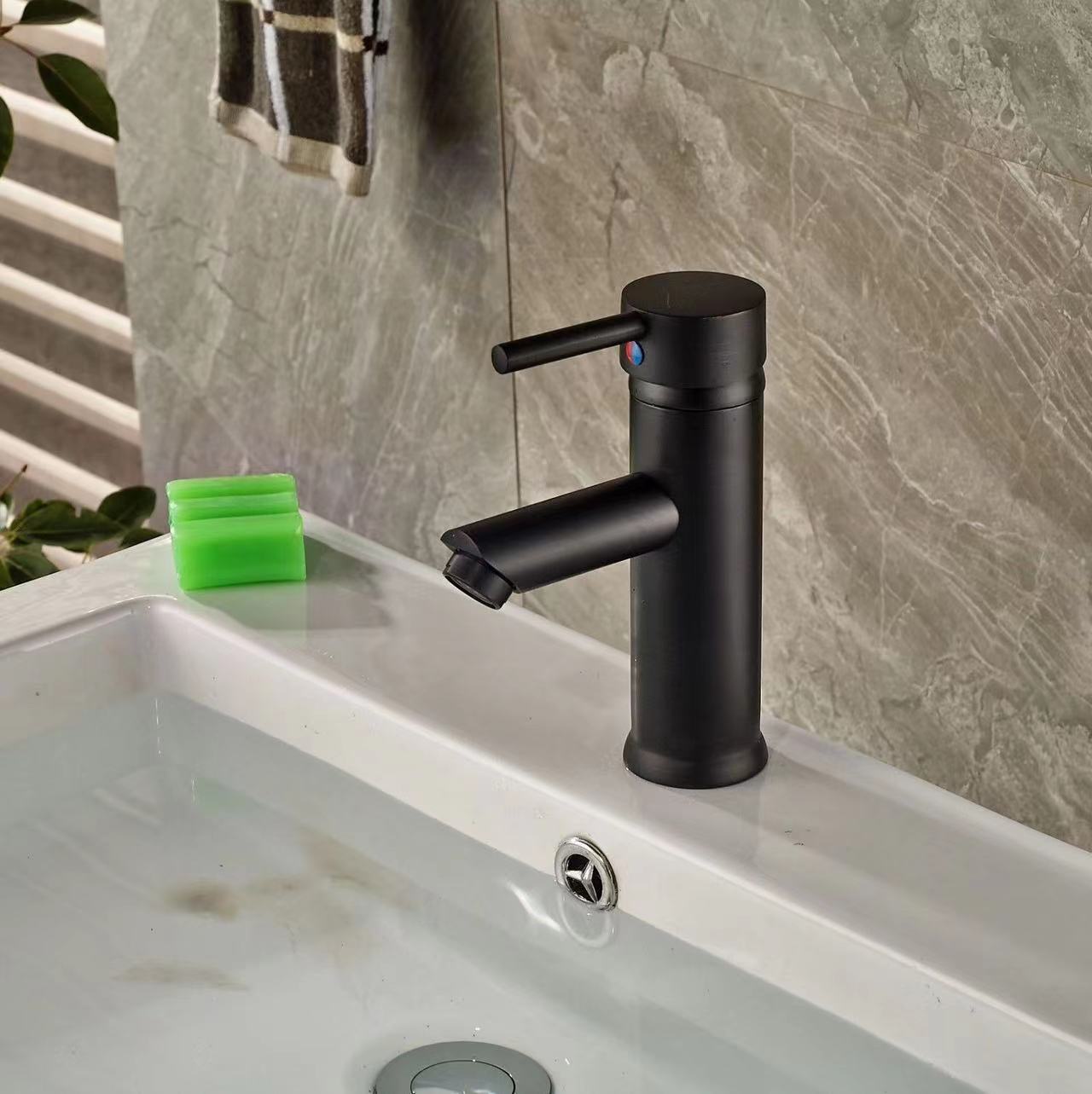 Cross-border stainless steel hot and cold water faucets, washbasins, basins, ceramic basins, countertop basins, bathroom cabinets, toilet faucets details Picture