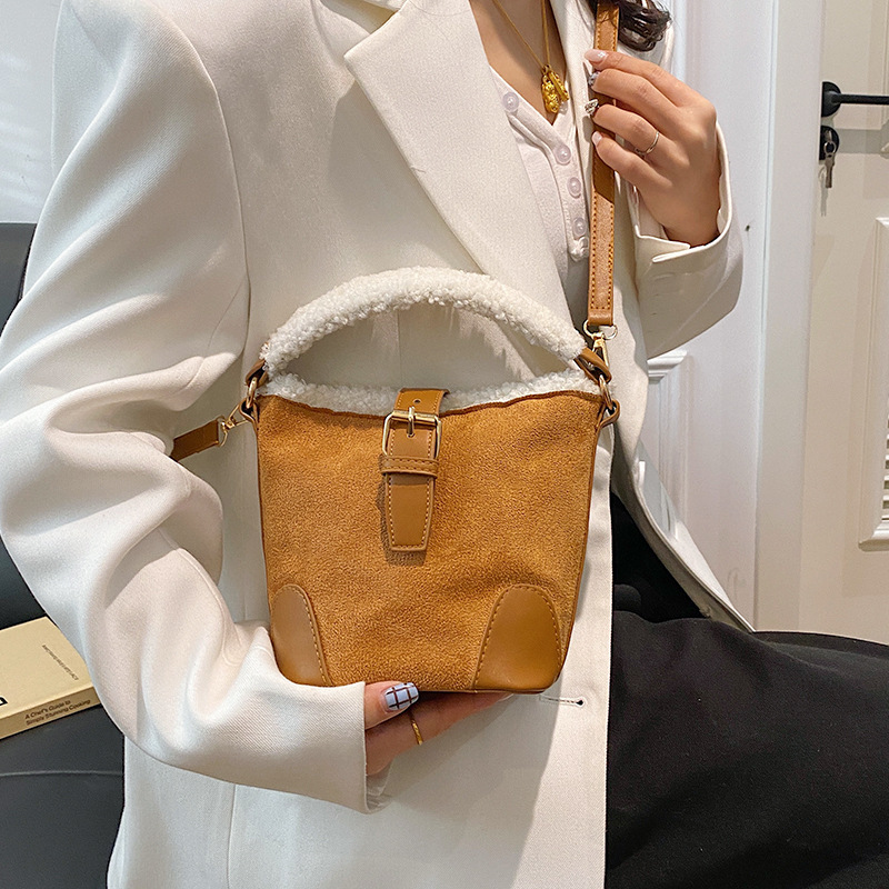 Spring 2025 new style Korean-style hand-held shoulder crossbody bag, bucket tote bag, solid color contrasting women's bag details Picture