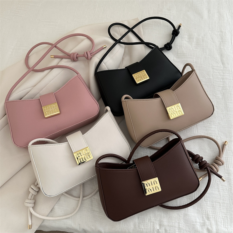 Retro baguette bag, underarm bag, women's bag, Spring 2025 new retro and fashionable single-shoulder bag, versatile crossbody women's bag Application Scenario