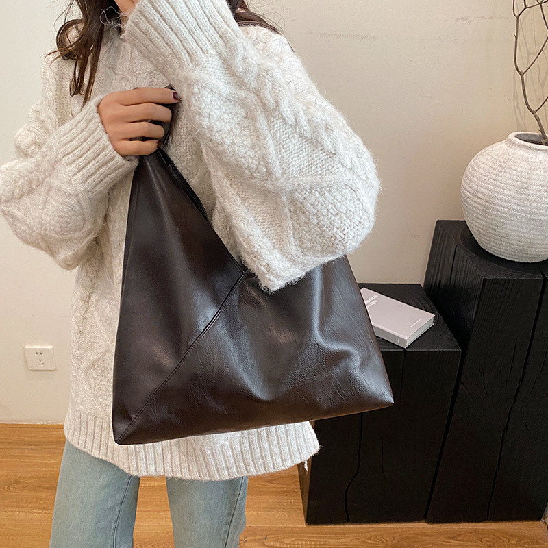 Soft surface retro solid color 2024 new style fashionable winter large-capacity casual commuting tote single-shoulder armpit bag details Picture