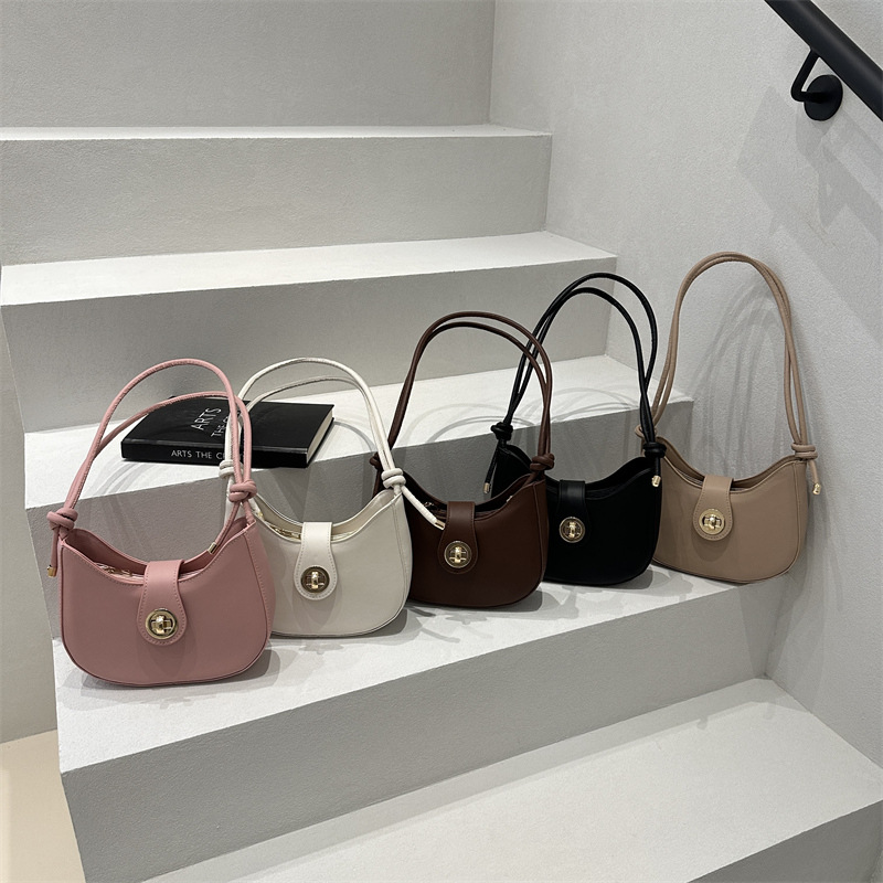 The 2025 new style of high-quality bag, a trendy and niche single-shoulder underarm crossbody bag, Spring ins dumpling bag Application Scenario