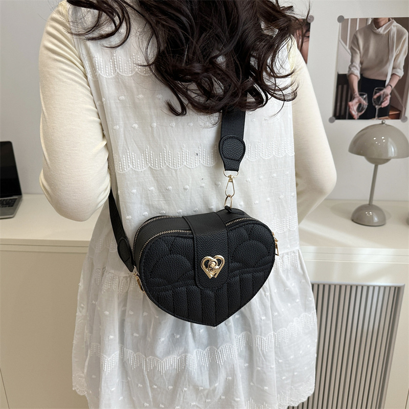 Korean-style fashionable heart-shaped diamond checkered women's small bag, trendy and stylish single-shoulder bag, solid-color trendy small bag, crossbody bag Specification drawing