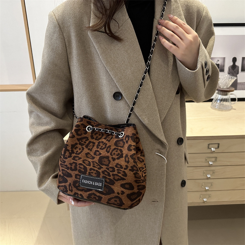 Retro texture small bag for women, 2024 new style fashionable leopard print bucket bag, autumn popular chain crossbody bag Specification drawing