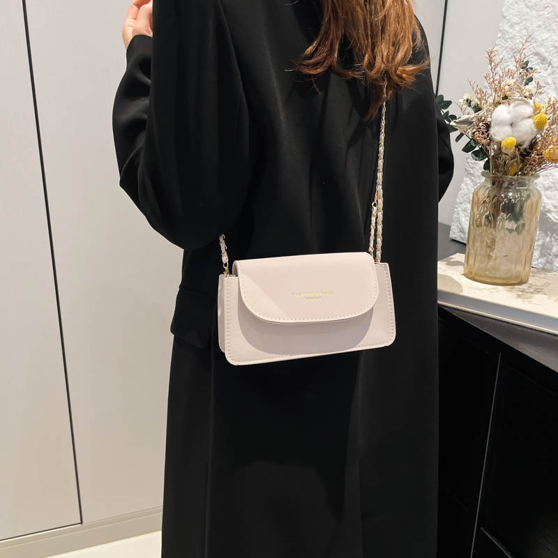 High-end fashion bag, textured women's bag, 2024 new trendy and versatile small square bag, simple Korean-style single-shoulder bag details Picture