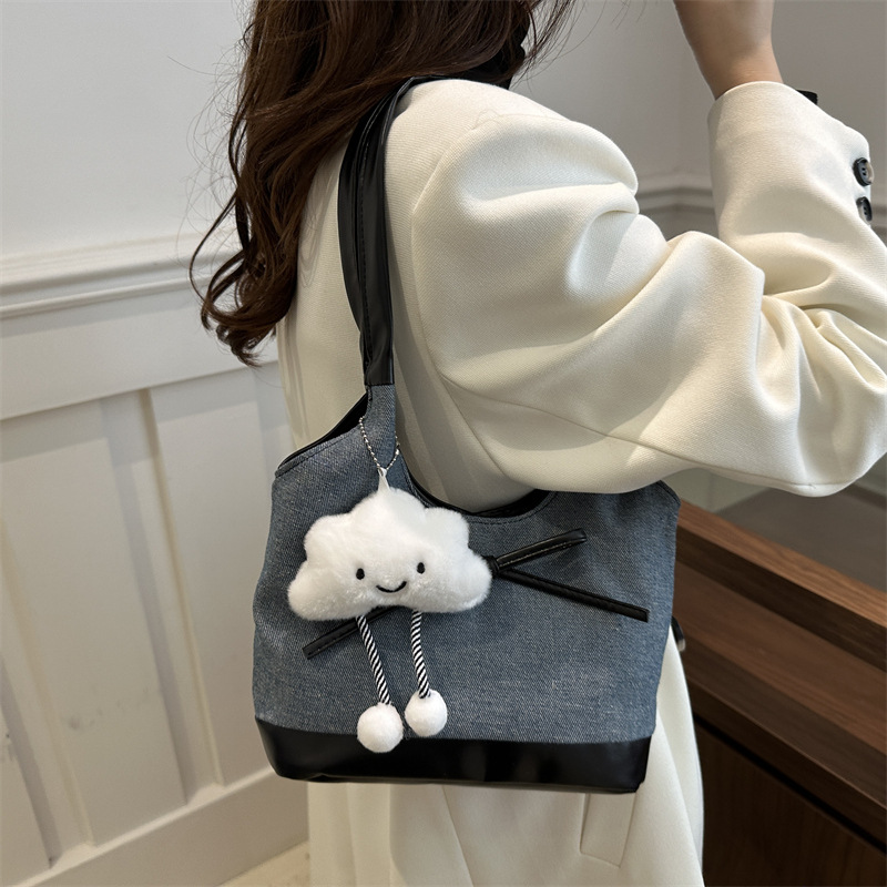 New large-capacity denim patchwork handbag, commuter tote bag, simple and laid-back style, versatile commuter crossbody bag details Picture