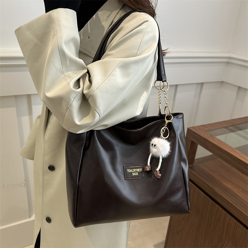 Retro large-capacity tote bag, new winter fashion single-shoulder bag, versatile for commuting, underarm bag, niche bag for women Specification drawing