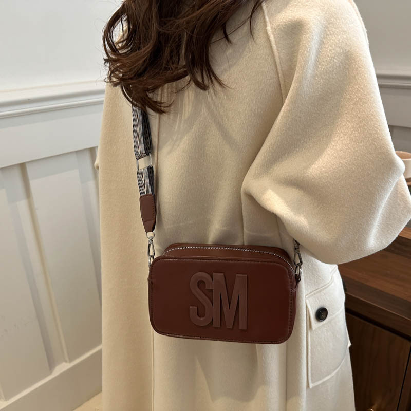 Cross-border Women's Bag 2024, candy-colored fashionable single-shoulder crossbody bag, versatile camera bag, wide shoulder strap, letter small square bag Specification drawing