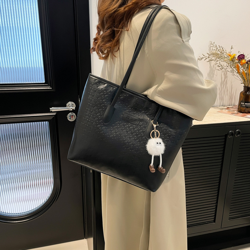 Large-capacity women's 2024 new style trendy winter single-shoulder bag, versatile tote bag for students' commuting to school details Picture