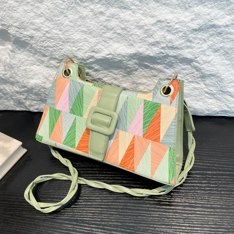 The 2025 new trendy color-blocking underarm bag for women's spring and summer, a casual and high-quality crossbody bag, and a stylish single-shoulder small square bag full figure