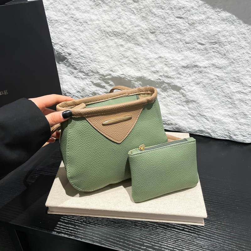High-end small bag for women, new winter 2024 fashionable and versatile single-shoulder crossbody bag for commuting ladies, bucket bag full figure