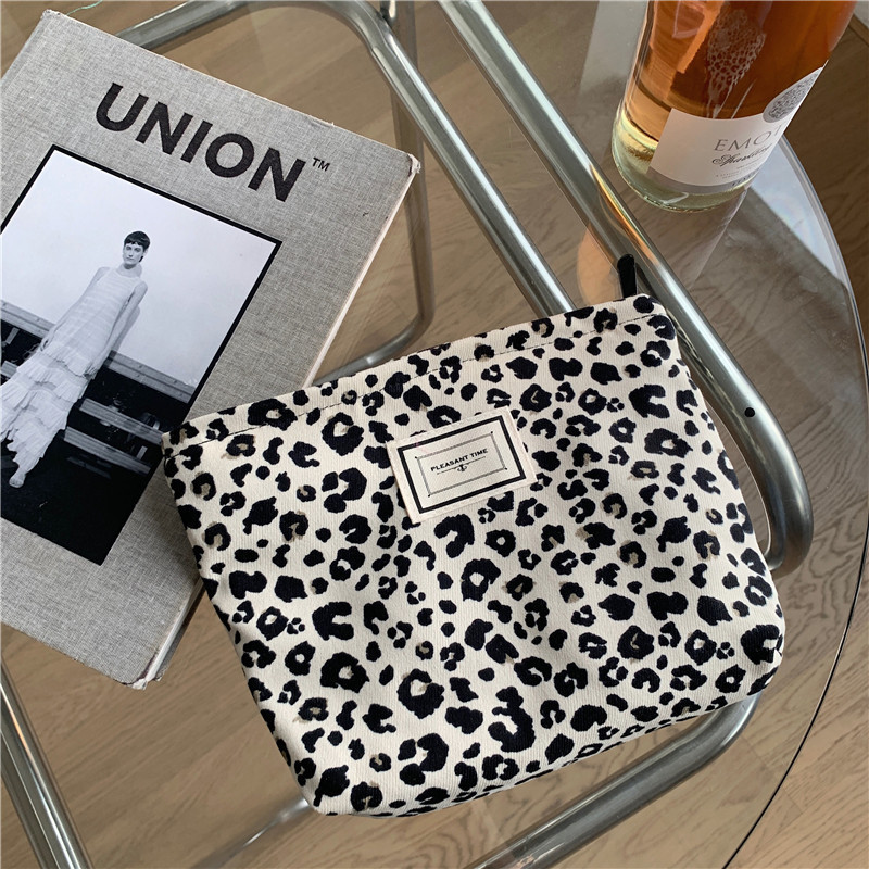15231 Fashionable little leopard print stylish makeup Bag, portable canvas small phone bag, clutch bag, simple daily storage bag full figure