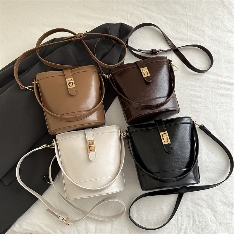 Spring new women's bag, retro style casual bucket bag, texture hand-held small bag, cross-border fashionable single-shoulder crossbody bag Application Scenario