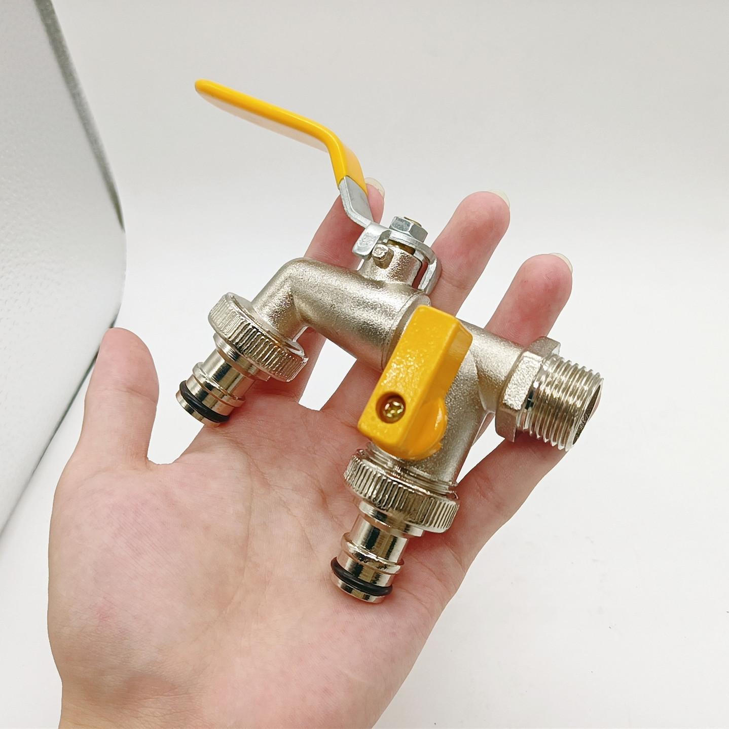 Alloy 4-inch thread outdoor faucet anti-freezing crack ball valve washing machine large flow one in and two out courtyard details Picture