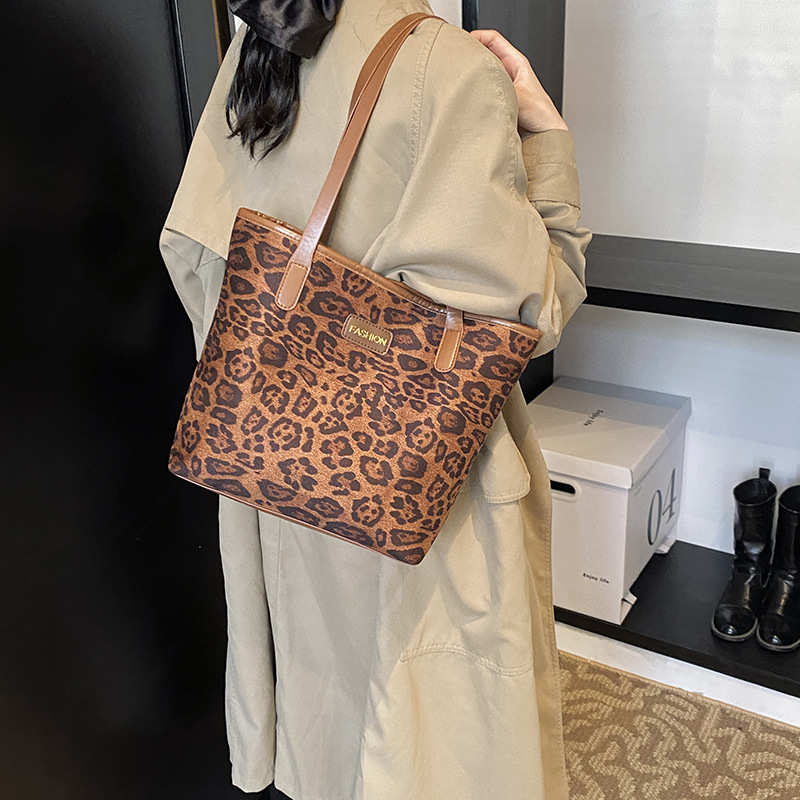 This year, the 2024 new large-capacity school commuting bag, the leopard print bag, and the stylish single-shoulder tote bag with a patchwork design are all the rage for women details Picture