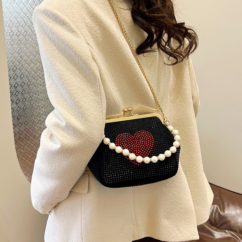 Cross-border 2025 New diamond-encrusted heart design chain single-shoulder crossbody bag, fashionable women's bag, pearl handbag, stylish details Picture
