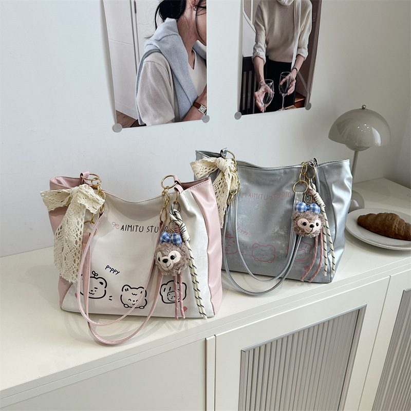 Fashionable silk scarf bow tote bag 2025 New Korean version large capacity simple single-shoulder bag stylish underarm bag Application Scenario
