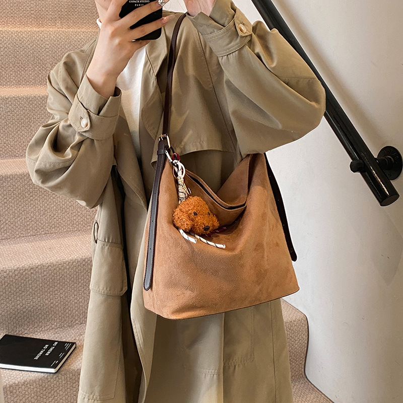 New leopard print large-capacity winter bag, fashionable and casual 2024 commuter retro single-shoulder crossbody bag tote bag details Picture