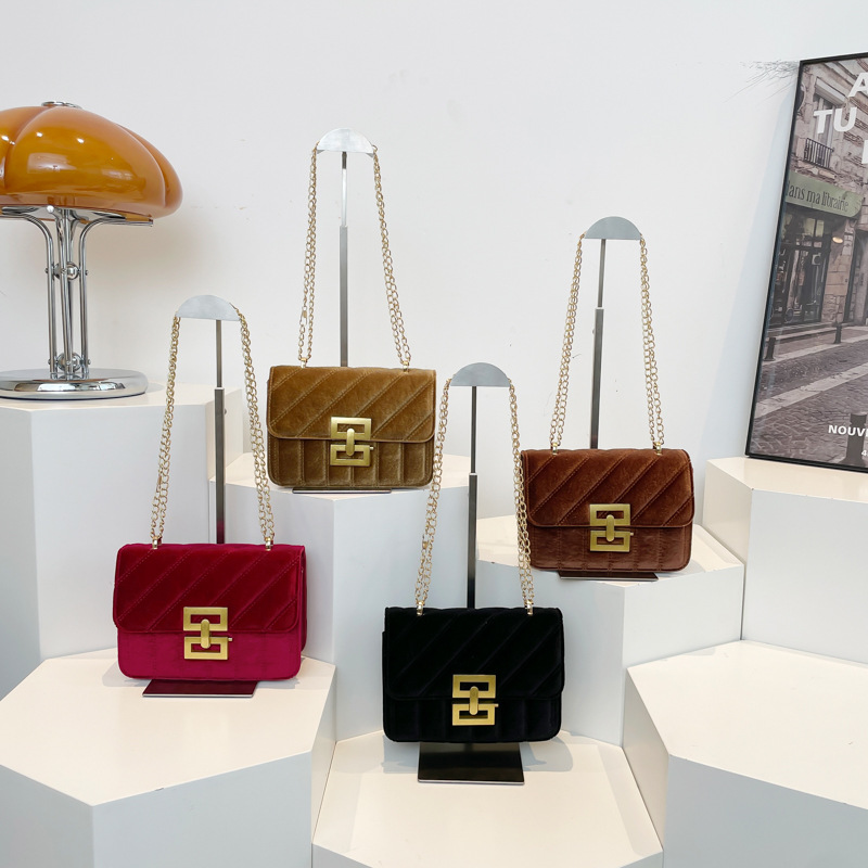 High-end chain small square bag for women 2025 new style fashionable shoulder bag, cross-border quality commuting versatile crossbody bag Application Scenario