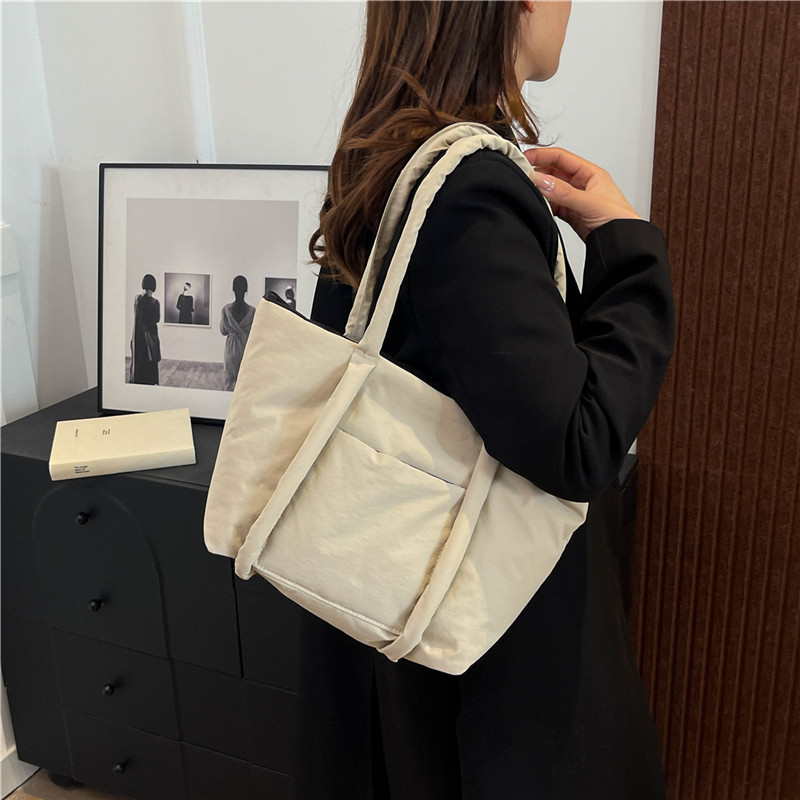 Spring women's single-shoulder bag, large-capacity nylon, niche design commuter bag, versatile and fashionable single-shoulder tote bag details Picture