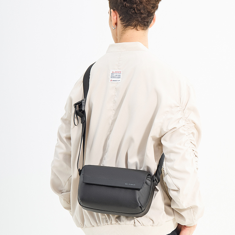 WEPOWER's new men's casual and lightweight crossbody bag, trendy and fashionable small square bag, and student crossbody bag details Picture