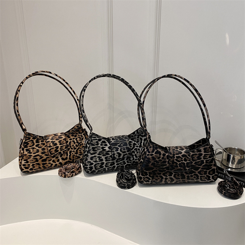 A new cross-border high-end leopard print women's bag, a fashionable and stylish single-shoulder bag with a touch of European and American style, and a commuting handbag Application Scenario