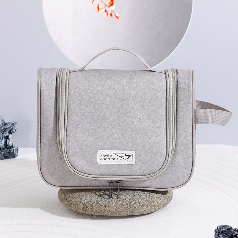 Wabi-sabi style portable hook toiletry bag, travel cosmetics storage bag, makeup bag, large capacity, high-end feel Application Scenario
