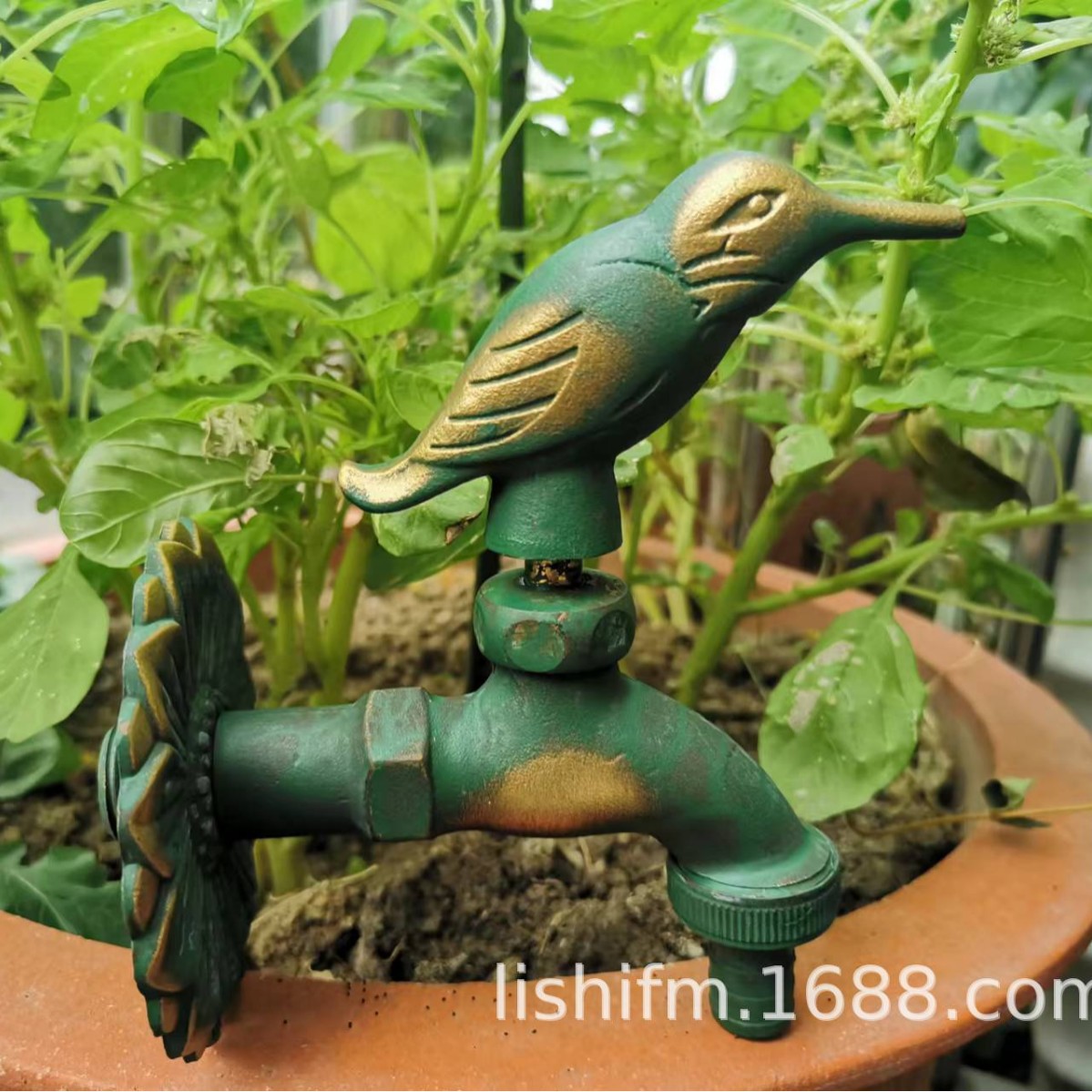 All-copper animal faucet, garden and gardening faucet, antique and aged, single-hole wall-mounted mop sink, woodpecker details Picture