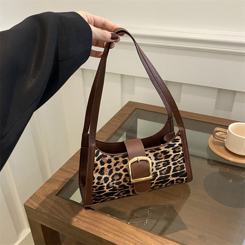 Casual single-shoulder bag 2025 new style fashionable spring simple commuting bag Leopard print crossbody women's bag underarm handbag full figure