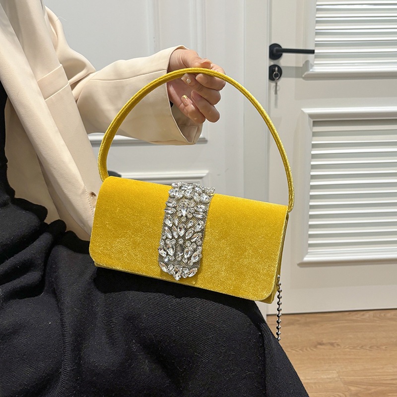The 2024 new French banquet velvet rhinestone small square bag for women is a fashionable and versatile handbag and a single-shoulder crossbody bag Specification drawing