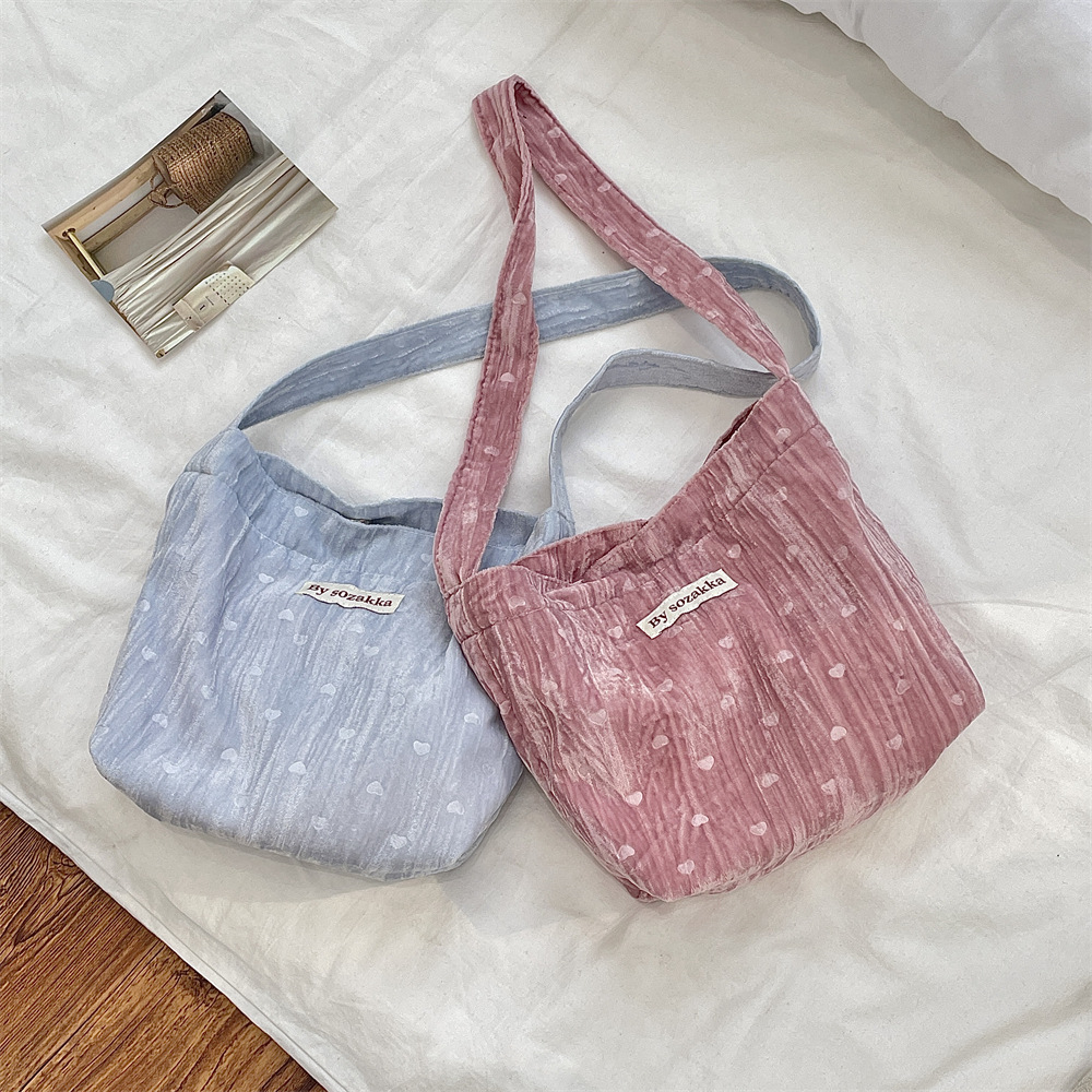 52233 Velvet heart-shaped fabric bag, underarm single-shoulder bag, casual small crossbody bag, large capacity crossbody bag, student class bag details Picture