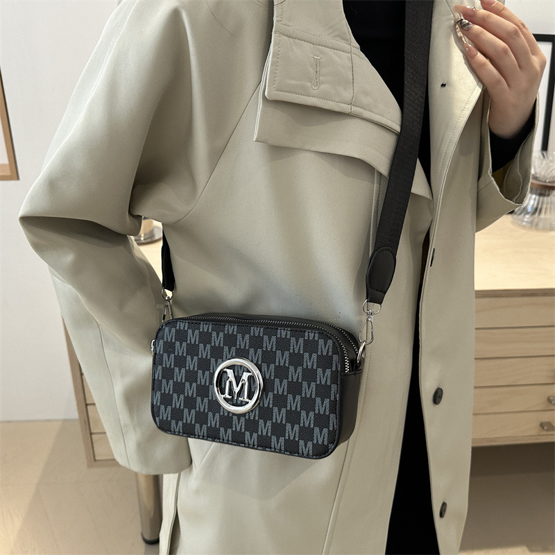 Retro printed wide shoulder strap single-shoulder bag, Spring 2025 new Korean style contrasting color crossbody bag, niche underarm bag Specification drawing