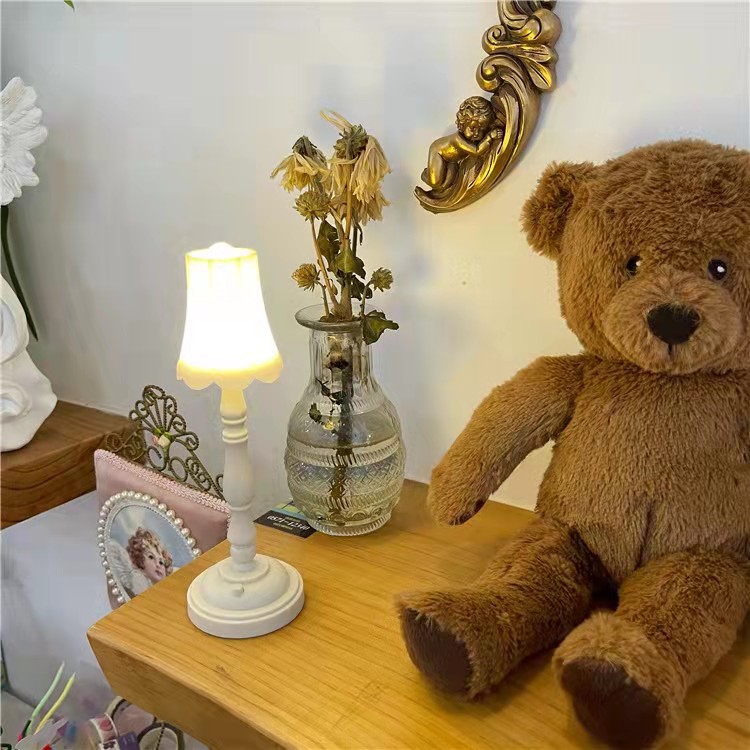 Ins-style retro atmosphere night light, cute bedside night light, decorative light, home desktop table lamp, atmosphere light Item Picture